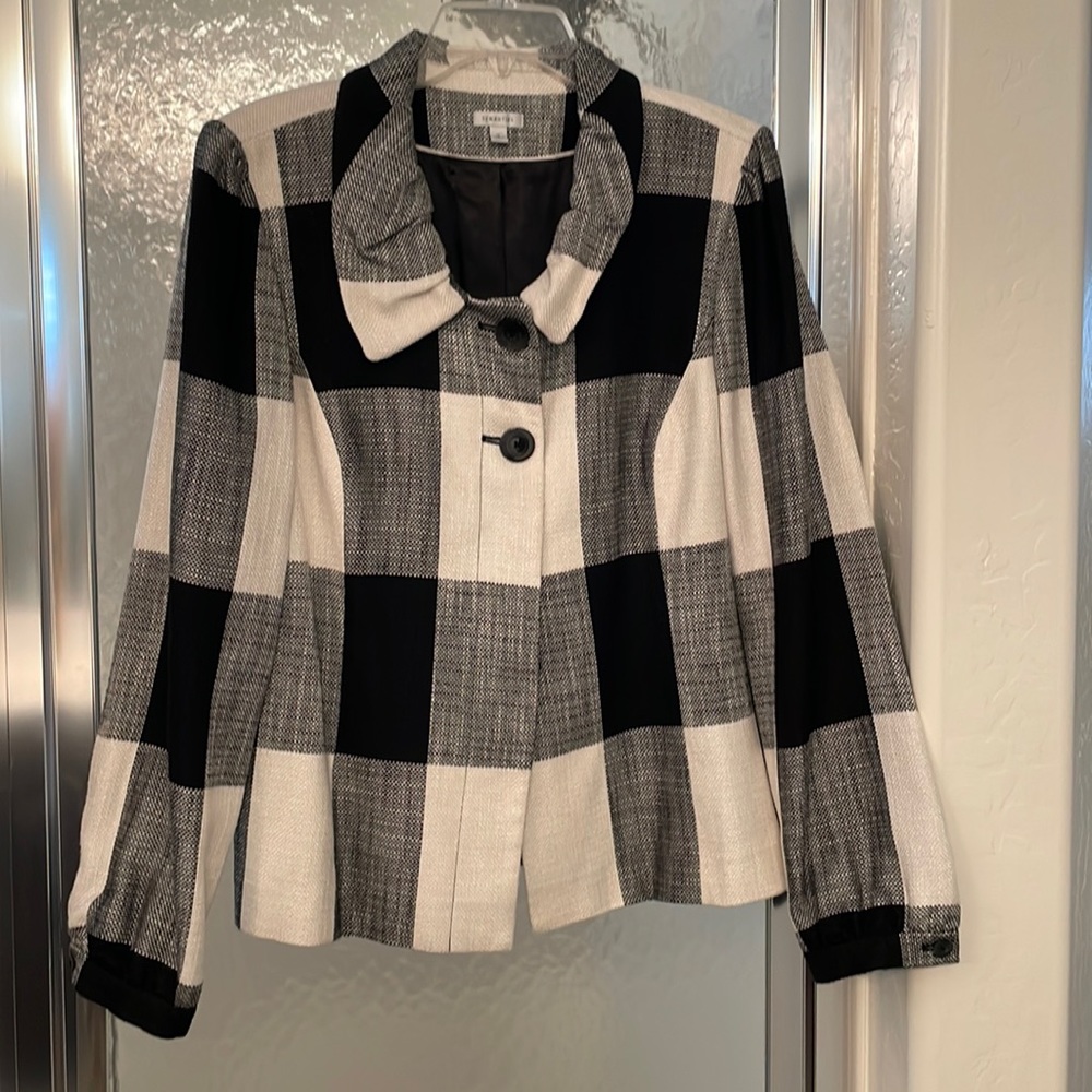 Black/white jacket
